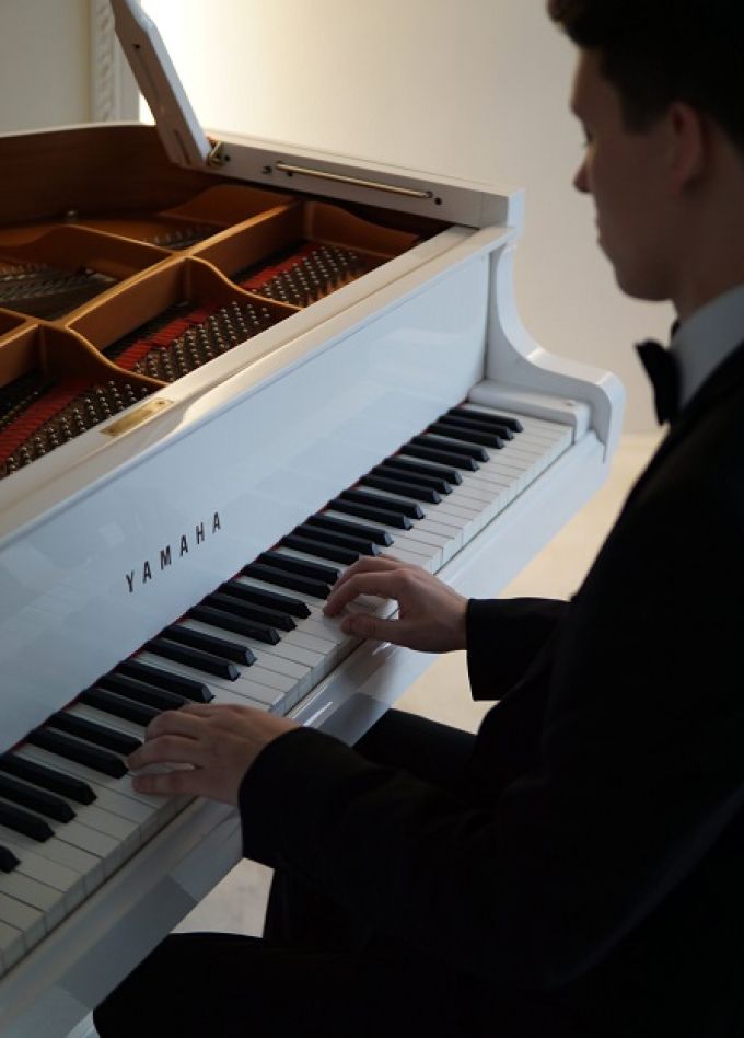 Джаз-клуб NZ при свечах